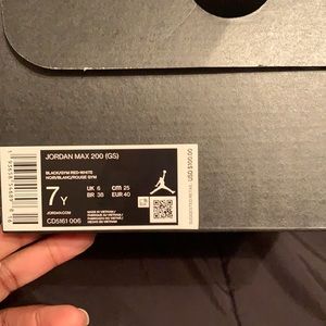 Jordon max 200 size 7 in boys, I’ve worn them once, good condition